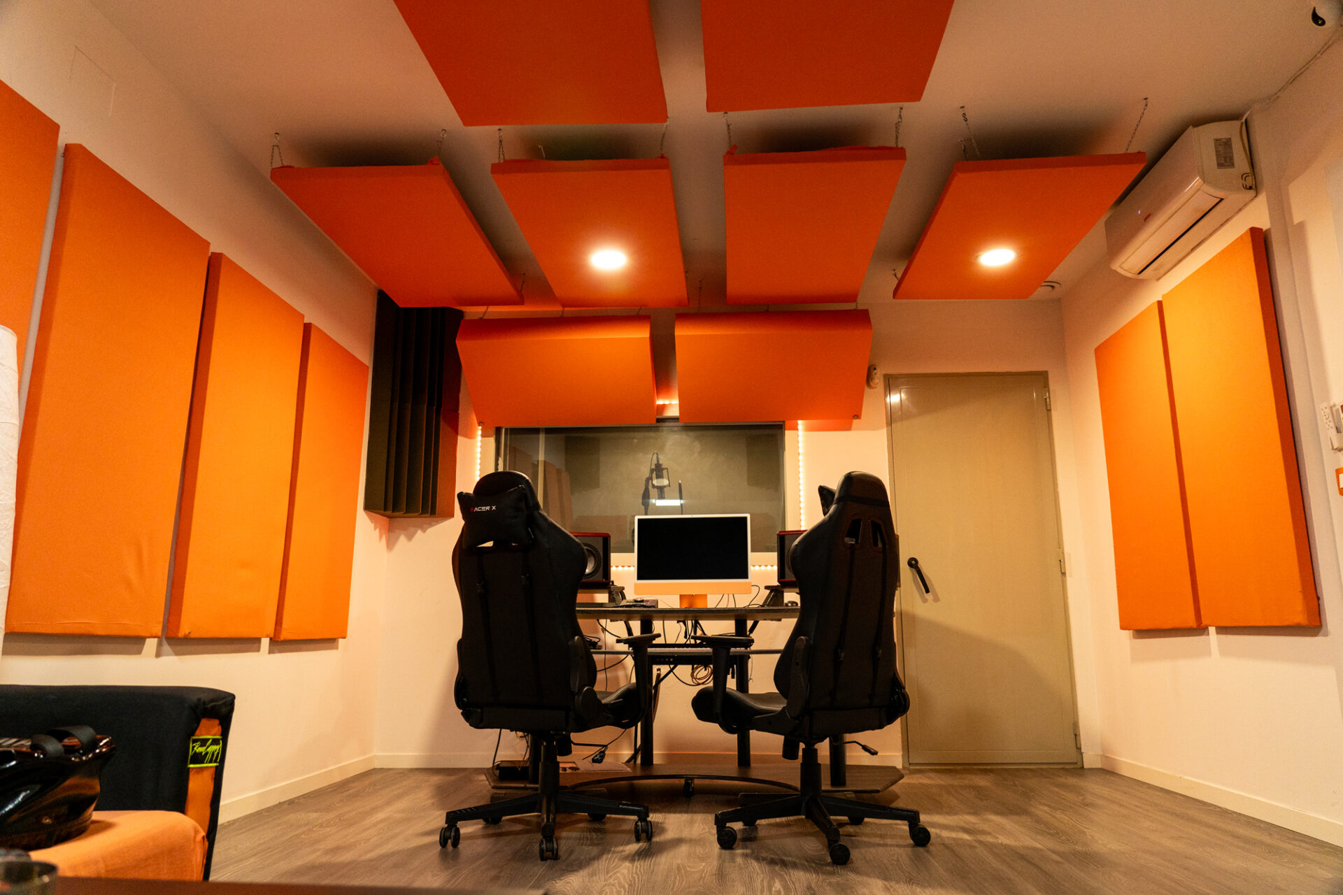 Equipamiento esencial para un estudio de grabación profesional